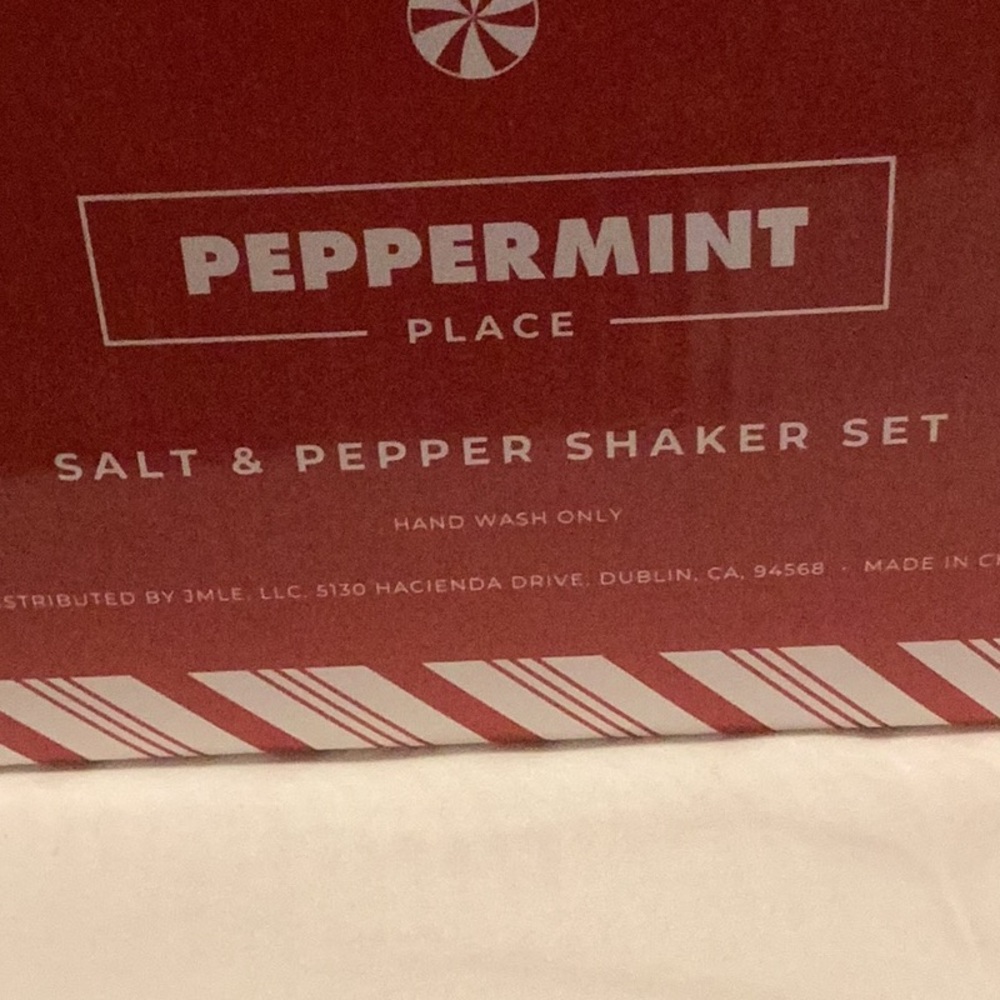 Gingerbread Salt and Pepper Shaker Set - Picture 4 of 4